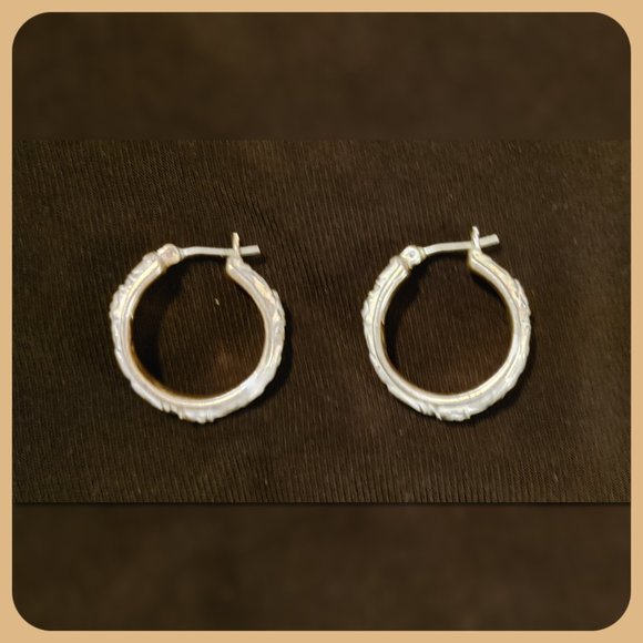 LIZ CLAIBORNE || Drop Necklace & Hoop Earrings - Picture 5 of 6